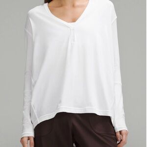 BNWT Brand New Lululemon Back In Action V-Neck Long-Sleeve Shirt White Size 12
